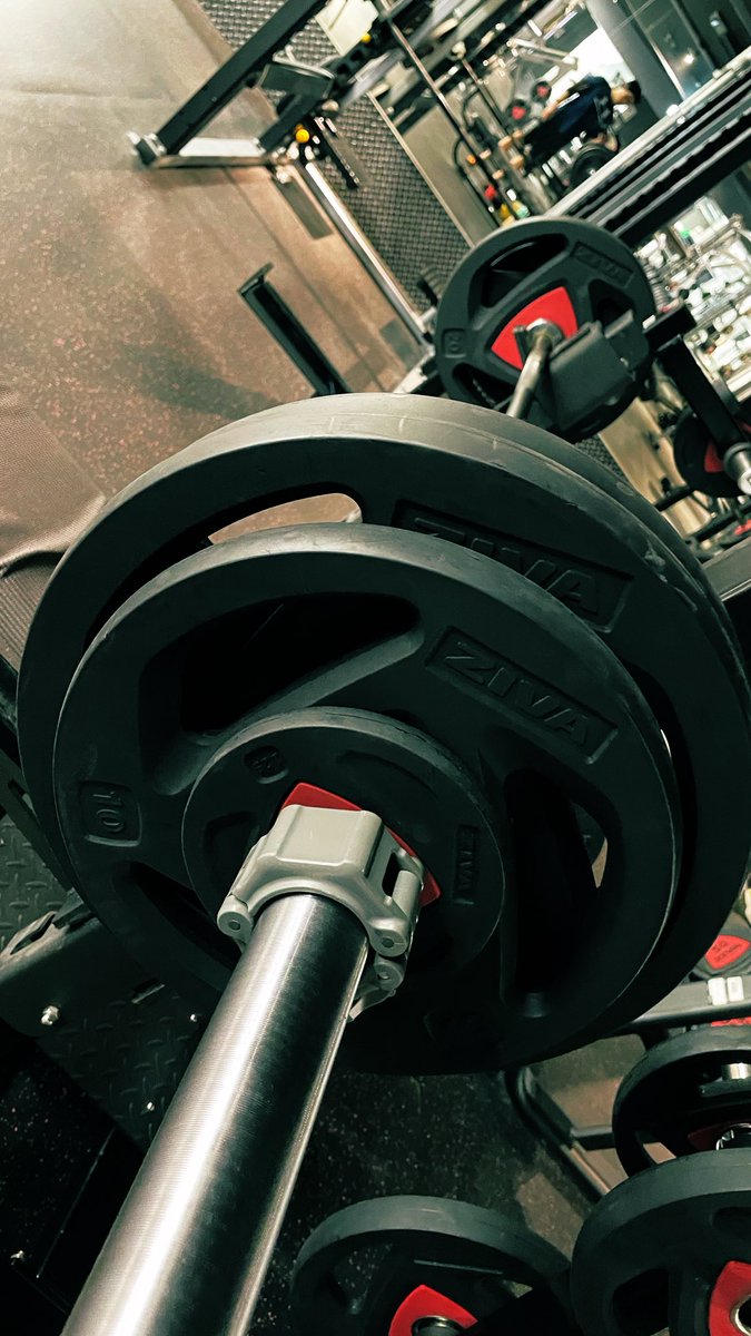 こっそりベンチプレスMAX更新しやした。122.5kg グラフは体重の推移