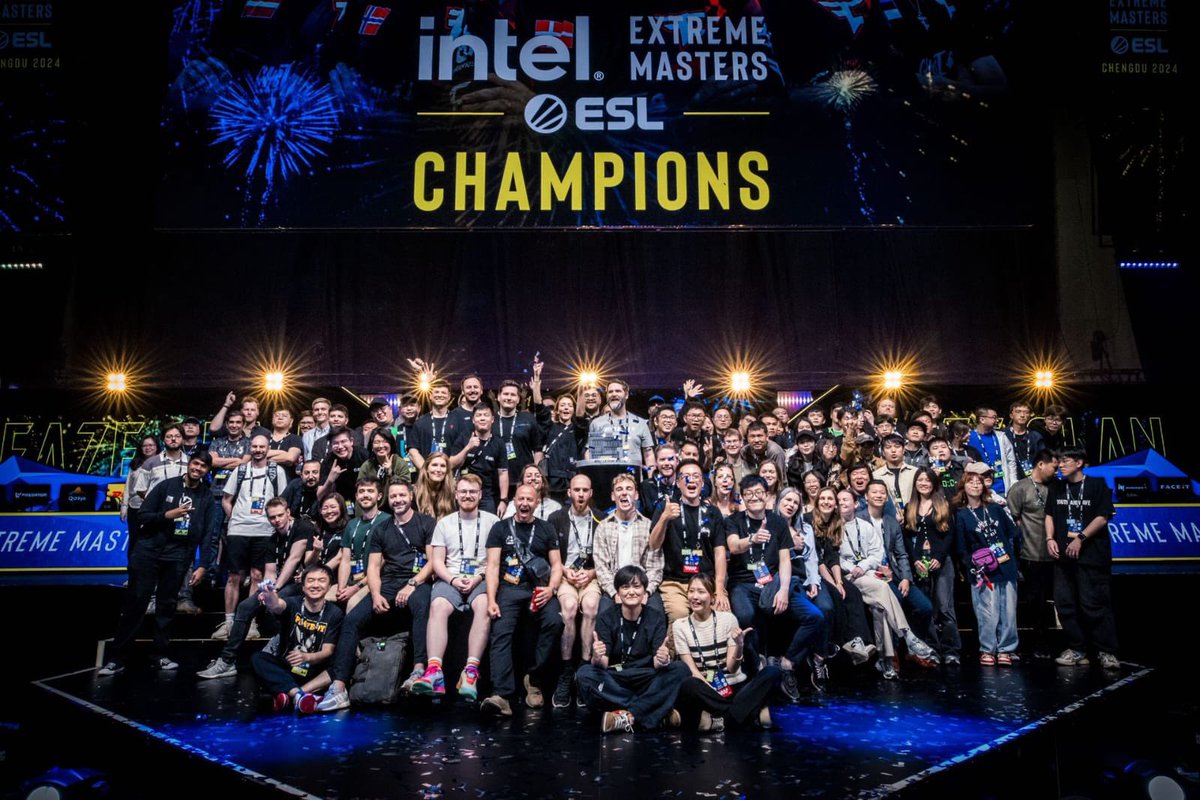 DXMaster tweet media