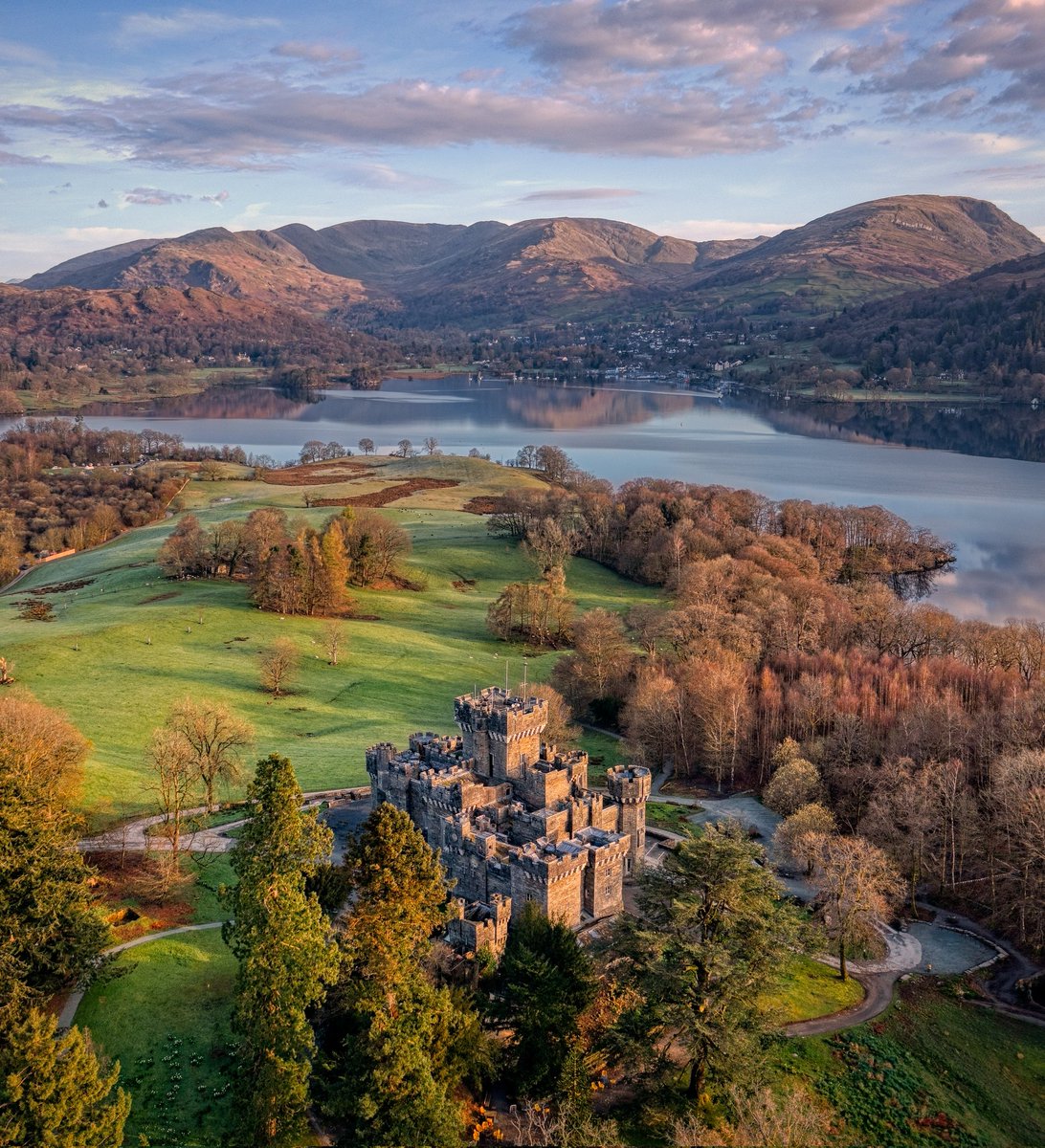 Morning everyone hope you are well. Early morning light over Wray Castle on the shoreline of Windermere with Ambleside and the Fairfield Horseshoe as the backdrop. Have a great day. #LakeDistrict @keswickbootco