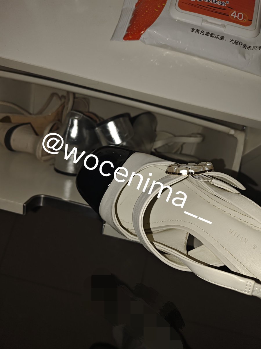 极品女主和男友同居  门口有好几排鞋柜  里面有各种各样的小皮鞋  甚至还是HARUTA的  经常看jk妹的老铁应该都知道这皮鞋是什么含金量吧哈哈哈  #扫楼 #打胶 #扫楼打胶 #玩鞋 https://t.co/0RP5cibz2Q