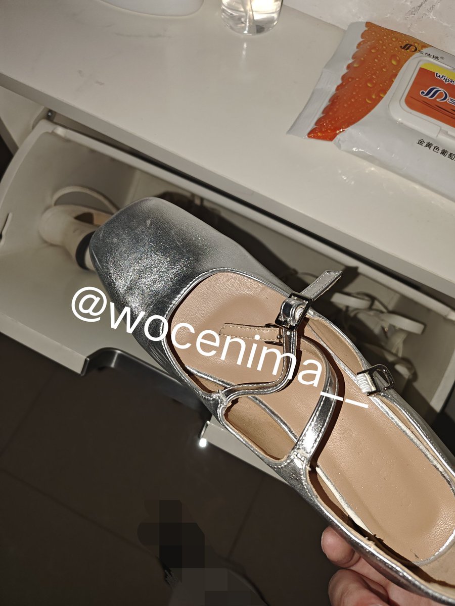 极品女主和男友同居  门口有好几排鞋柜  里面有各种各样的小皮鞋  甚至还是HARUTA的  经常看jk妹的老铁应该都知道这皮鞋是什么含金量吧哈哈哈  #扫楼 #打胶 #扫楼打胶 #玩鞋 https://t.co/0RP5cibz2Q