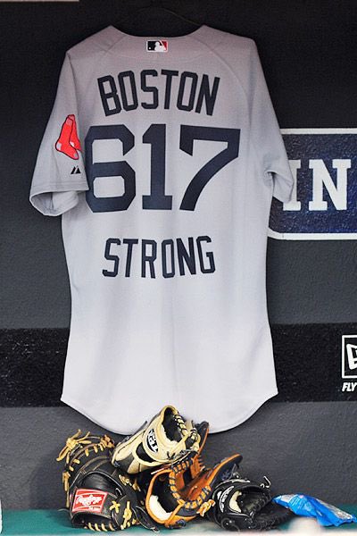 G57198624's tweet photo. We will never forget 💙💛💙💛💙 #BostonStrong #OneBoston #OneBostonDay #Boston #bostonmarathon #bostonmarathonbombing #617 #RedSox #BostonRedSox #BostonBruins #BostonCeltics #NewEnglandPatriots https://t.co/tQlVcfeCfr