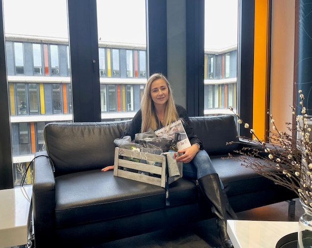 ViadaGmbHCoKG's tweet photo. Willkommen an Bord, Jens! 🎉
Meggi ist schon bereit, um dich in Ihrem Team bei Viada willkommen zu heißen. Als unser neuer Teamleiter Sales und Partner Manager für Red Hat stehst du vor spannenden Aufgaben und Projekten.
#WillkommenJens #ViadaTeam #RedHatPartner https://t.co/oc7DoqjPlo