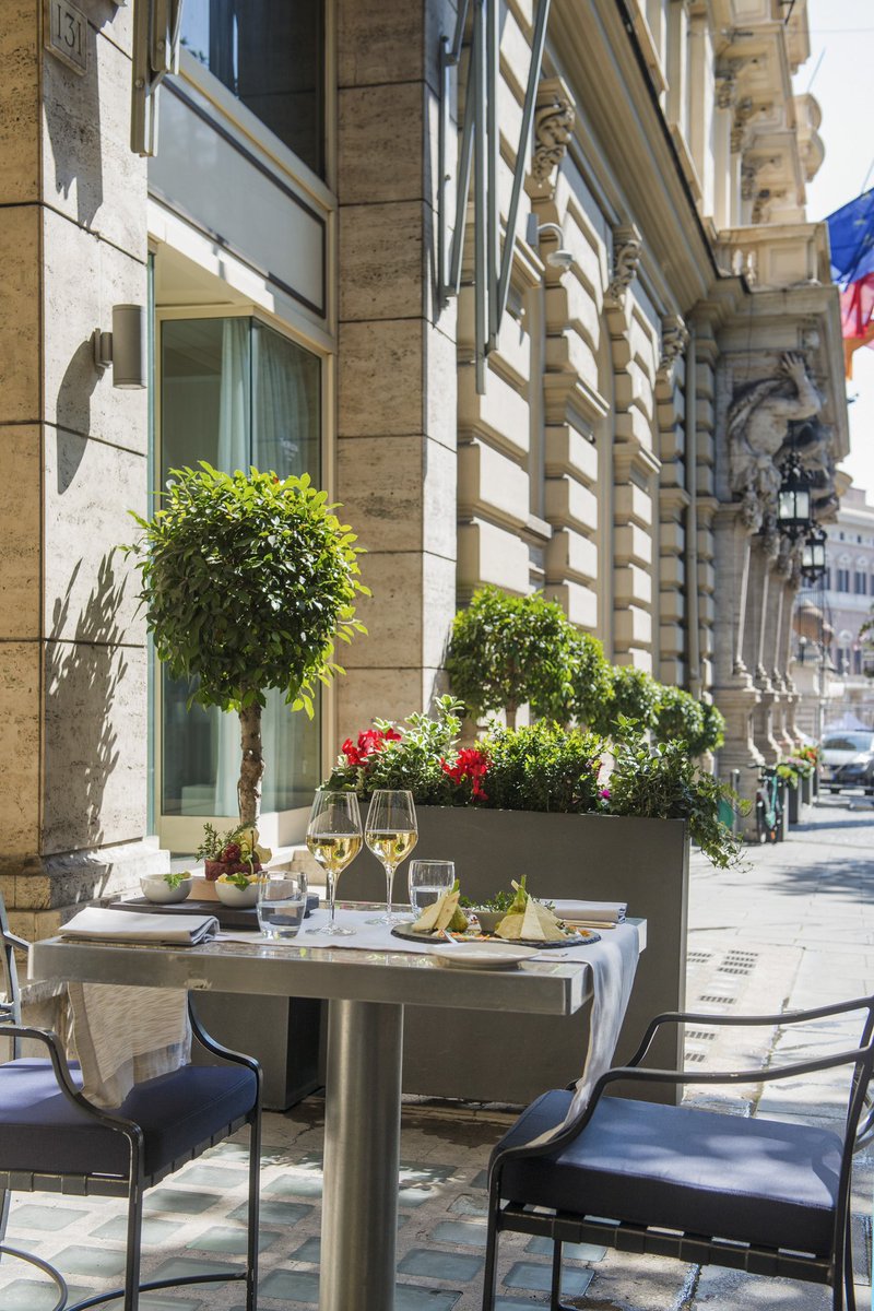 There is nothing better than a table for two on the terrace to enjoy the sun of Rome.   #westinrome #doneyrestaurant #viaveneto #springvibes #romanholiday