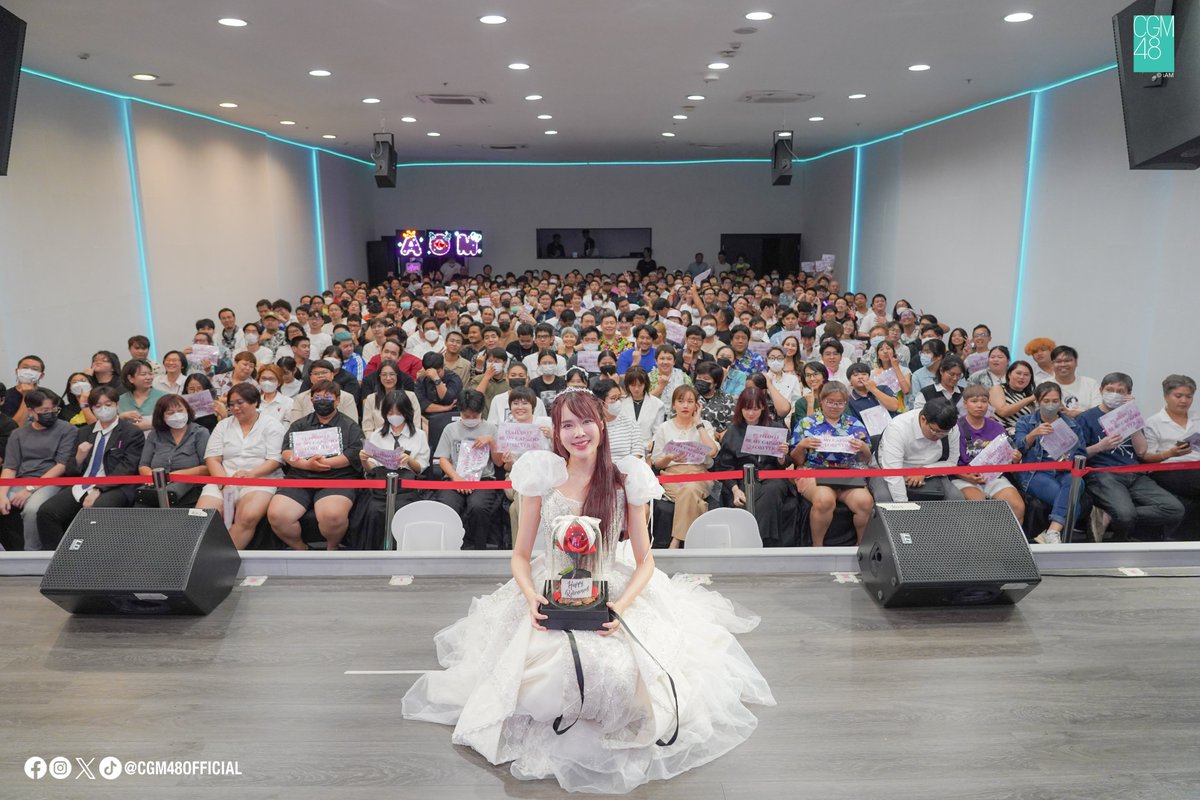 cgm48official's tweet photo. ภาพบรรยากาศจาก “AOM Graduation Stage”
เมื่อวันที่ 14 เมษา��น 2024

ขอบคุณพี่ออม ที่ได้มาร่วมสร้างและเป็นส่วนหนึ่งของ CGM48 จากนี้ขอให้พี่ออมโชคดีกับเส้นทางที่เลือกเดินต่อไป

#AomCGM48
#CGM48_Stage
#CGM48 https://t.co/Nx9aqfZXR3