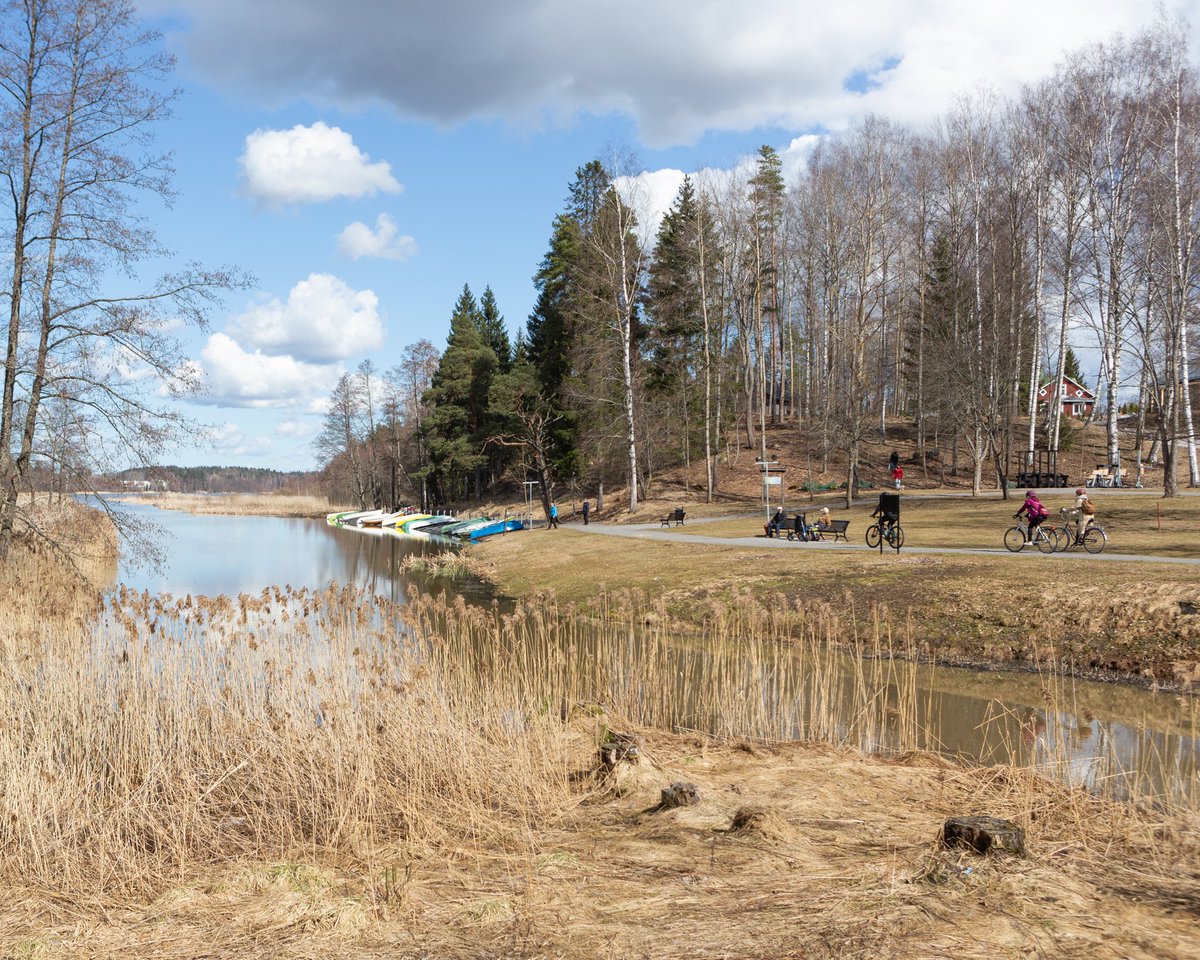 Tehdään yhdessä Tuusulasta roskaton! Tänään maanantaina 15.4. käynnistynyt Ylen Miljoona roskapussia -kampanja haastaa suomalaiset jo toistamiseen keräämään roskia luonnosta. Lue lisää ja tule mukaan siivoustalkoisiin: tuusula.fi/tiedotepalsta/… #tuusula #MiljoonaRoskapussia