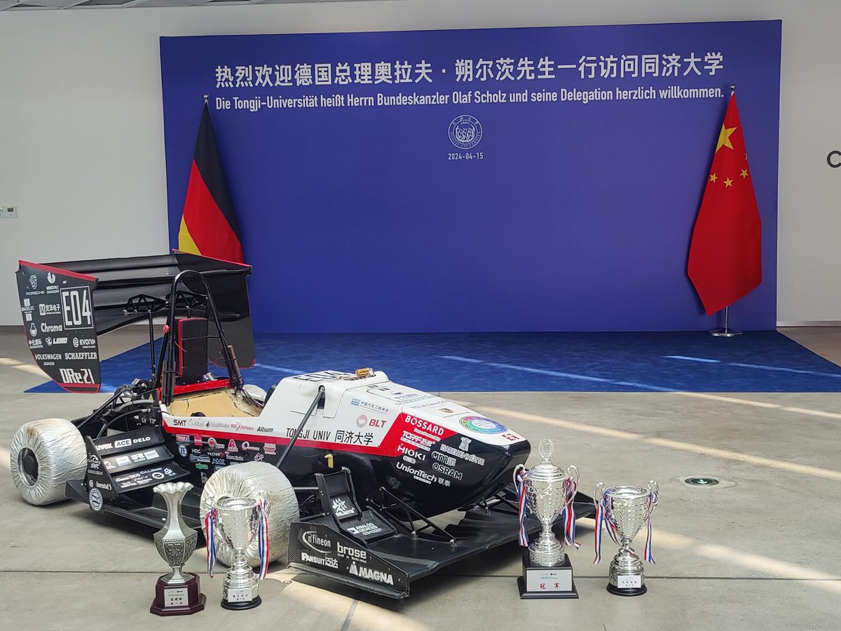 DianRacingtj's tweet photo. On the morning of April 15th, German Chancellor Olaf Scholz, visiting China for the second time, arrived in Shanghai and visited the Jiading Campus of Tongji University for a face-to-face exchange with the students. https://t.co/NTOJ9TLRkm