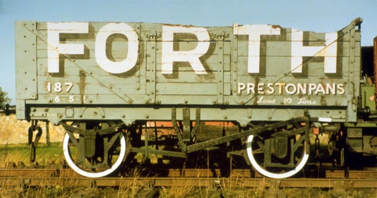 #MiningHeritage Restored c1980, this 10 ton railway coal wagon is painted in the colours of the Forth Coal Company of Preston Links Pit, which lay to the east of Prestonpans. The site was subsequently occupied by Cockenzie Power Station. @ELMuseumService ow.ly/9w1w50R3kE8