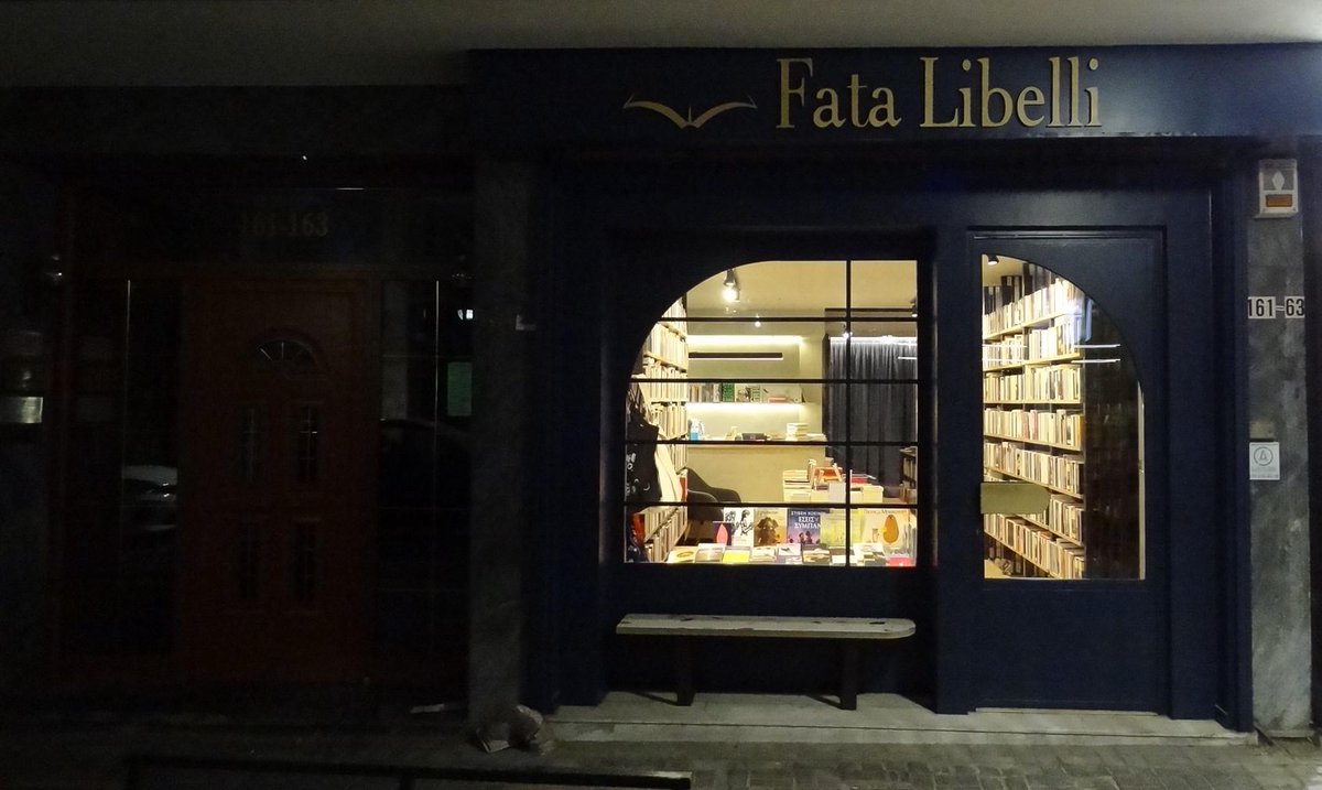 📚📚Little #bookstores constitute an integral part of our culture and our local communities. Reading Greece spoke to Spyros Valtetsiotis, owner of Fata Libelli , about the role of little bookstores, the challenges they face and the prospects ahead 👇 greeknewsagenda.gr/reading-greece…