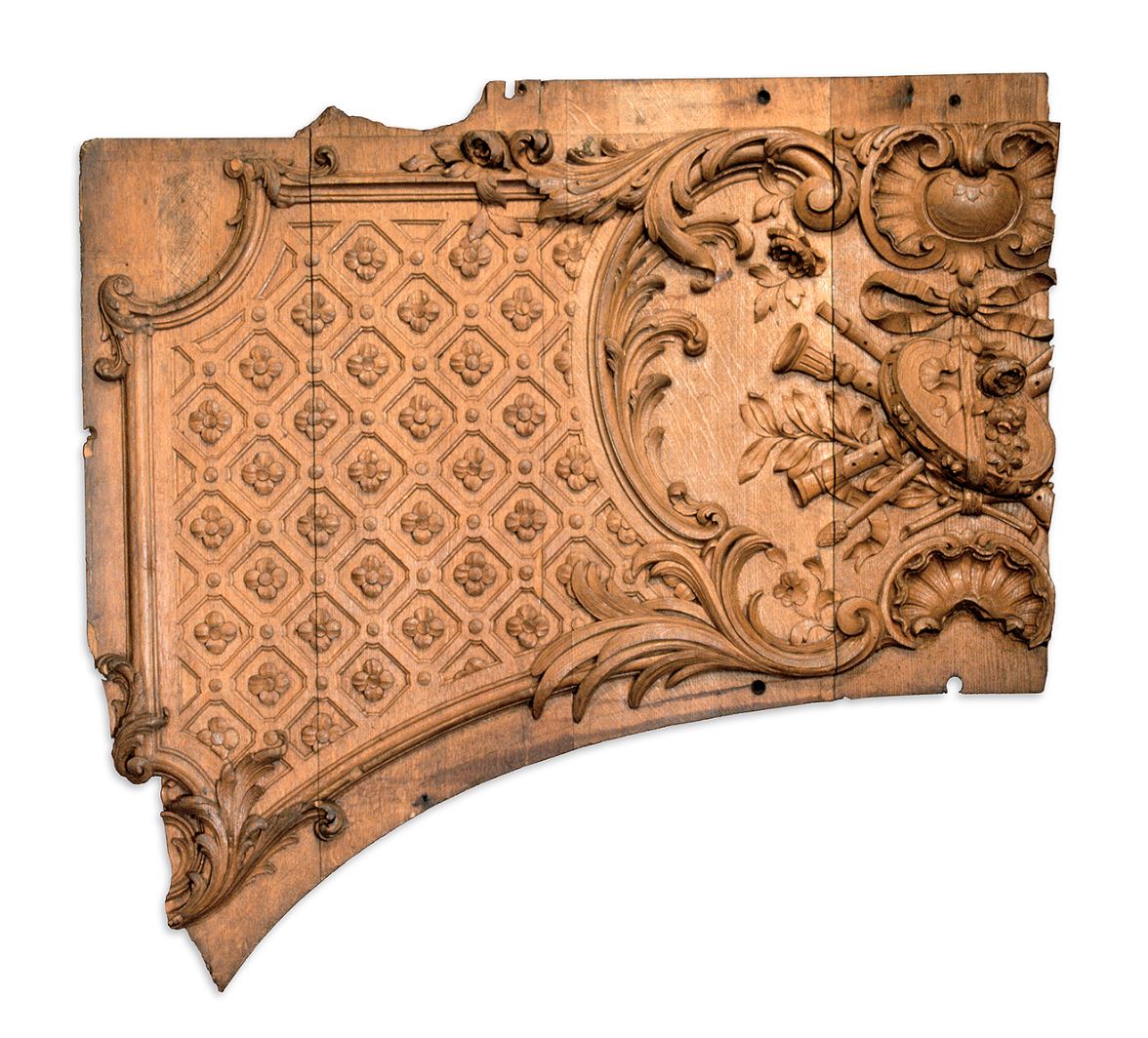 This hand carved wood lounge panel fragment comes from the arch over the forward entrance to the First Class lounge, the area where RMS #Titanic broke in half before plunging to the ocean floor, hence the broken edges. @ns_mma M2004.50.108