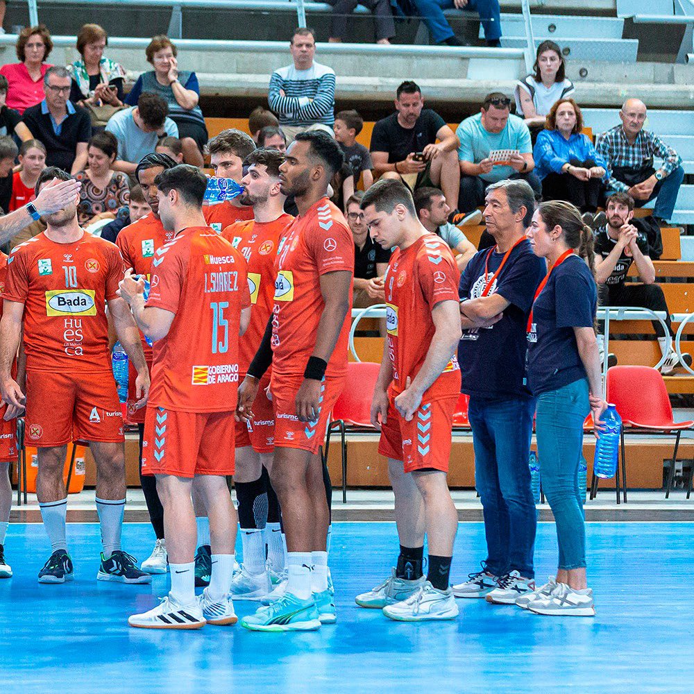BmHuesca's tweet photo. 🗣️ 🔴  𝗘𝗤𝗨𝗜𝗣𝗢, 𝗵𝗮𝘆 𝗾𝘂𝗲 𝗹𝗲𝘃𝗮𝗻𝘁𝗮𝗿𝘀𝗲.

🫂 ❤️  𝗔𝗙𝗜𝗖𝗜𝗢𝗡, 𝗼𝘀 𝗲𝘀𝗽𝗲𝗿𝗮𝗺𝗼𝘀 𝗲𝗹 𝗩𝗶𝗲𝗿𝗻𝗲𝘀.

#BadaHuesca #HuescaLaMagia #LigaPlenitude #ASOBAL #HCACQN #Balonmamo #Handball https://t.co/aePnyGNQcK