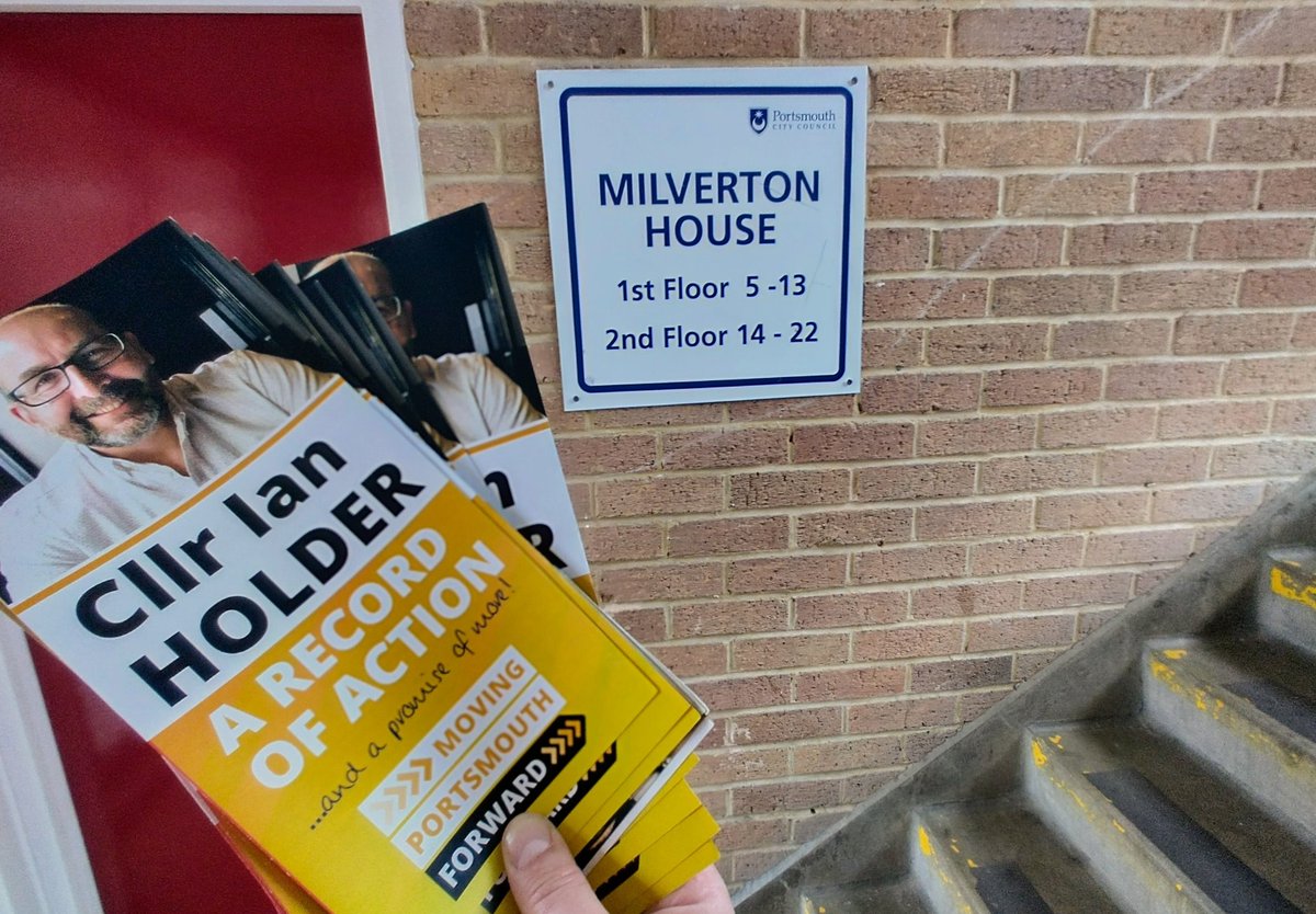 Chris_AttwellLD's tweet photo. While sheltering from rain...pleased to chat with two residents in the stairwell at Milverton House who said they're very happy with the work we're doing, as their councillors, & that they're voting to re-elect Ian at the local elections!
@idholder @MarkJefferyLD
#StThomasWard https://t.co/rdYSXn9NWf