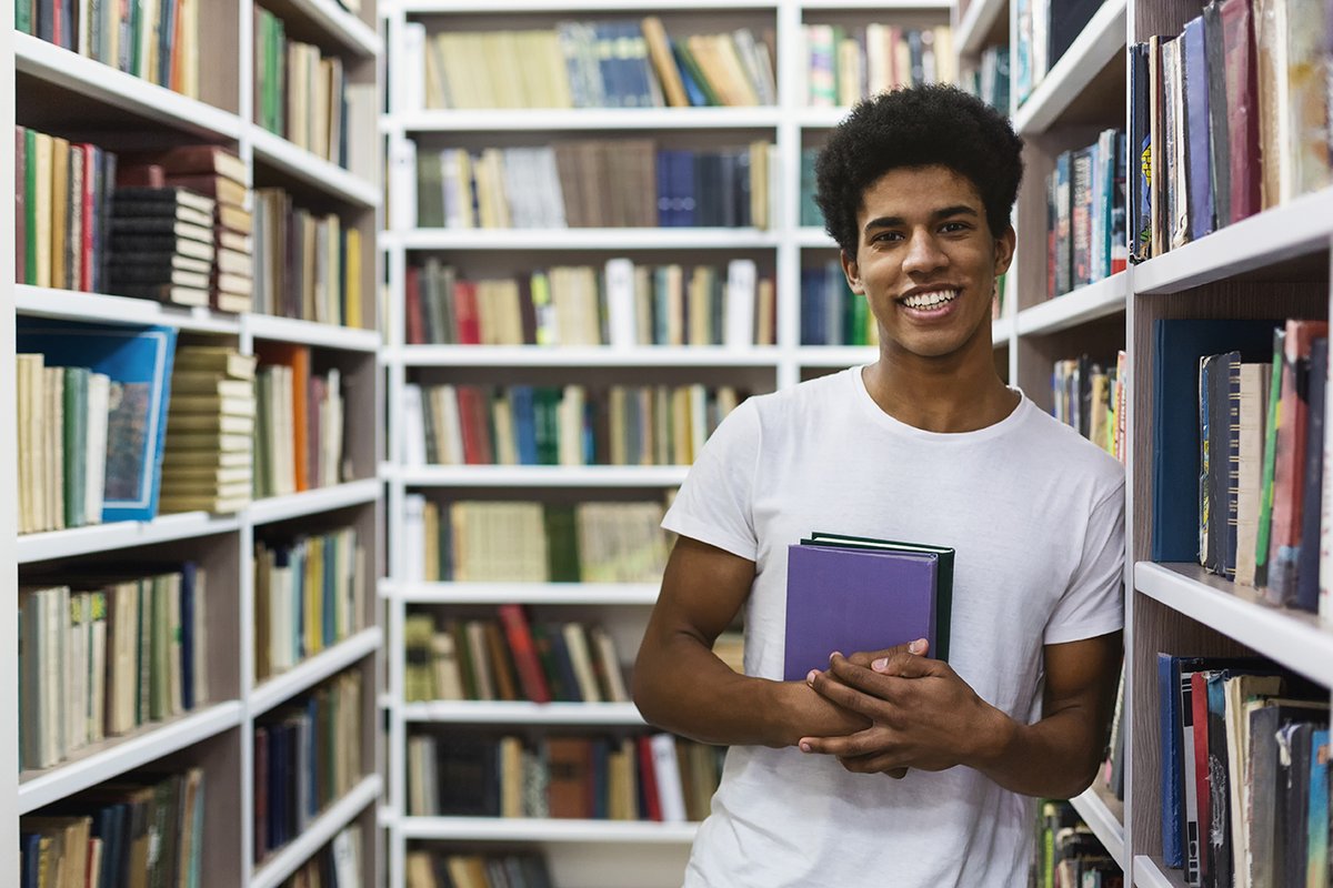 A #KMi #SummerScholarships for young Black people provides financial support for students to use hot technologies to solve societal challenges and positively impact the world around us. #BlackInSTEM @OU_STEM @OpenUniversity kmi.open.ac.uk/scholarship/