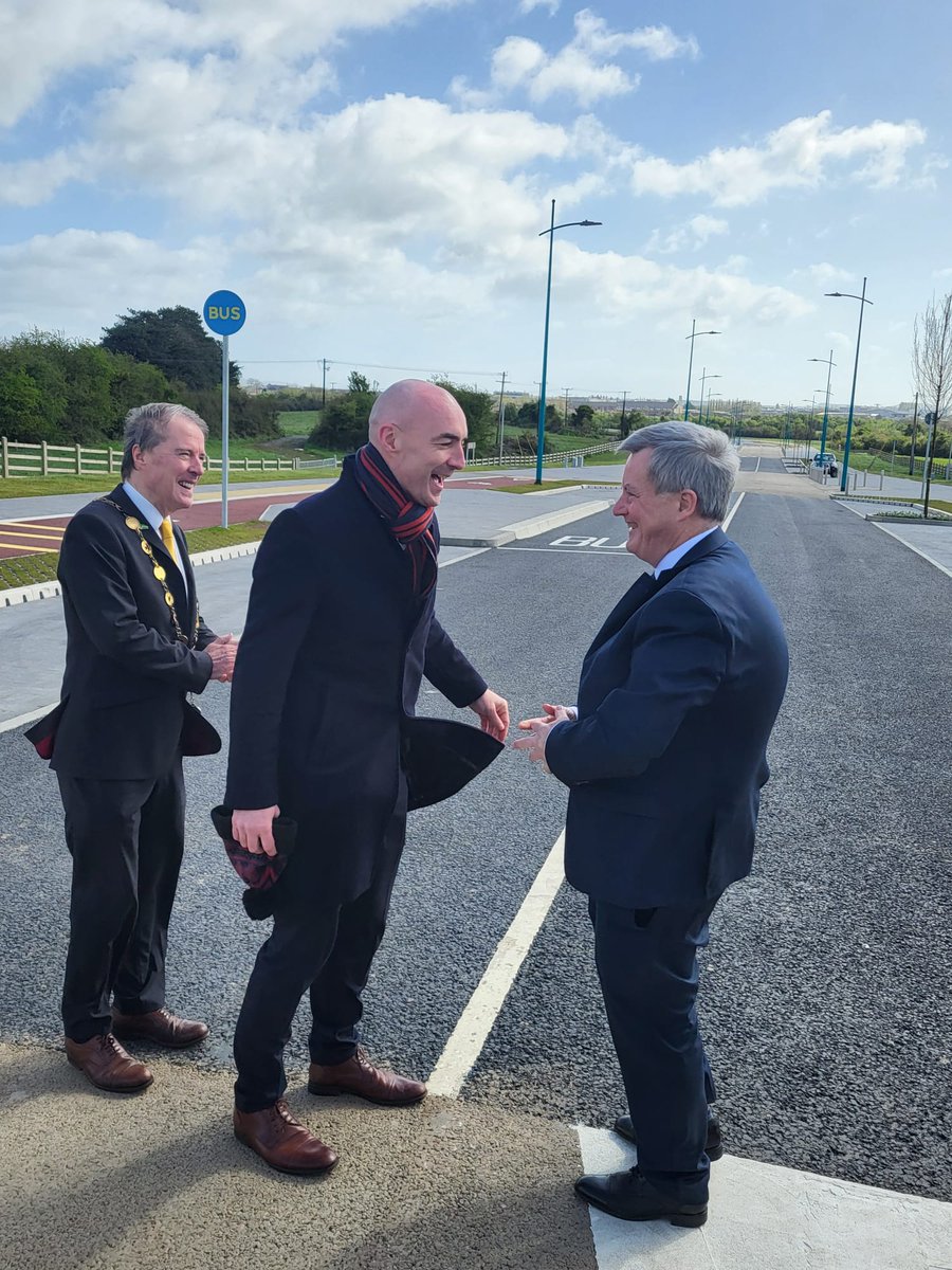 DanielButlerFG's tweet photo. And just like that.......its opened! The new Mungret Road.
A day to celebrate and enjoy! Another key project delivered for the area ✅️
#DeliveringForYou https://t.co/SlvtpRbf3B