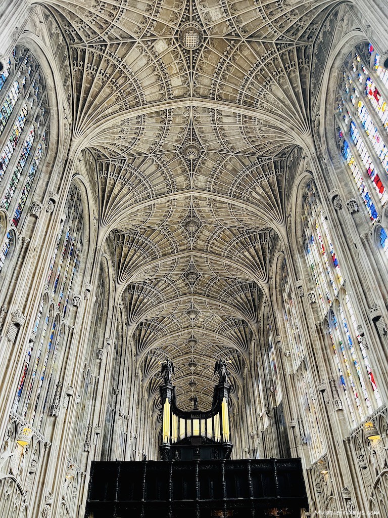 On a recent visit, we decided to have a look around King's College Chapel Cambridge.

Read more 👉 lttr.ai/ARdTh

#Cambridge #KingsCollegeChapel