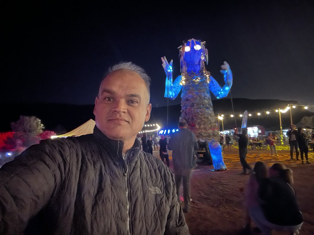 DrBhavinJadav's tweet photo. It’s a privilege to be able to serve the Red Center at the Alice Springs hospital to cover the occasional weekend on-call for trauma surgery.
Often it comes with bonus opportunities like unique festivals like the #parrtjima lights festival 2024. https://t.co/34Lq6DOz9z