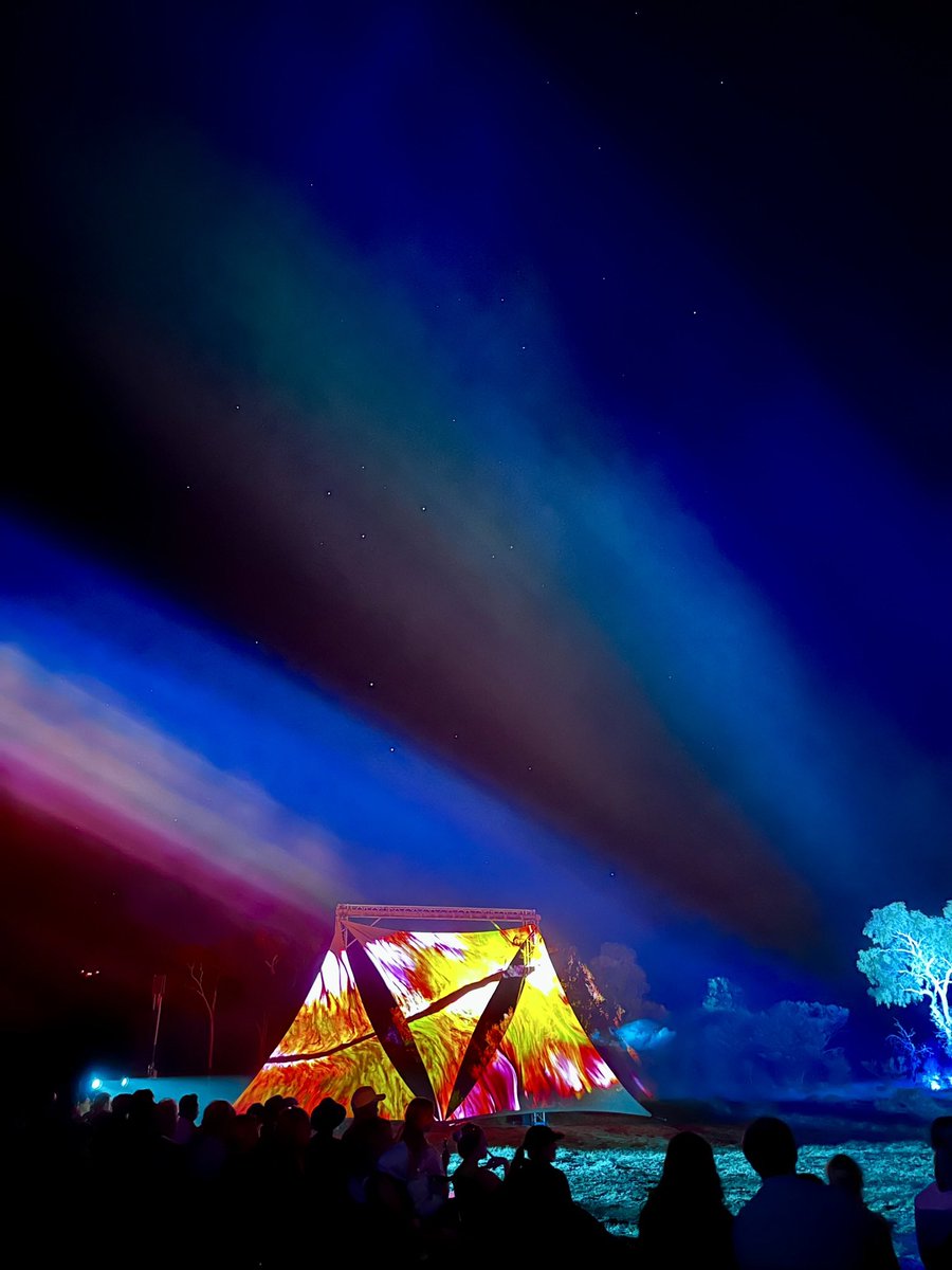 DrBhavinJadav's tweet photo. It’s a privilege to be able to serve the Red Center at the Alice Springs hospital to cover the occasional weekend on-call for trauma surgery.
Often it comes with bonus opportunities like unique festivals like the #parrtjima lights festival 2024. https://t.co/34Lq6DOz9z