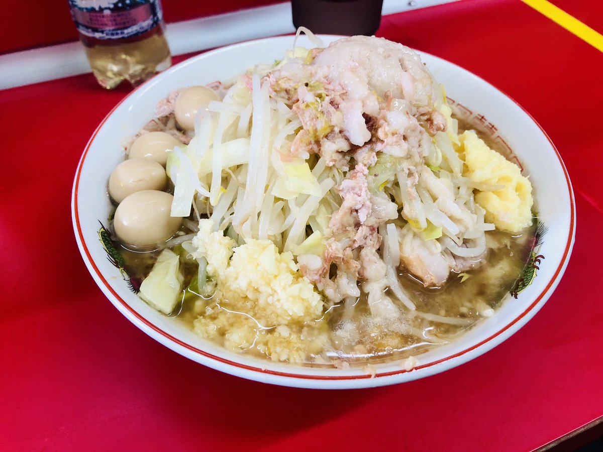 HIROMORITATOKYO's tweet photo. キレッキレの非乳化スープが美味🍜
#ラーメン二郎 #湘南藤沢 #二郎 #ramen #jiro #ニンニク #アブラ #ショウガ #限定 #無料 #コール #小ラーメン #ブタ #2枚 #うずら #4個 #100円 #ホロホロ #麺量 #体感 #280g https://t.co/9vHM8seinj