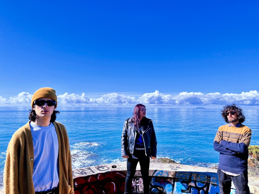 NEW MUSIC: Platonick Dive return with new single 'Carpet Ceiling'... mysticsons.com/article/platon…
