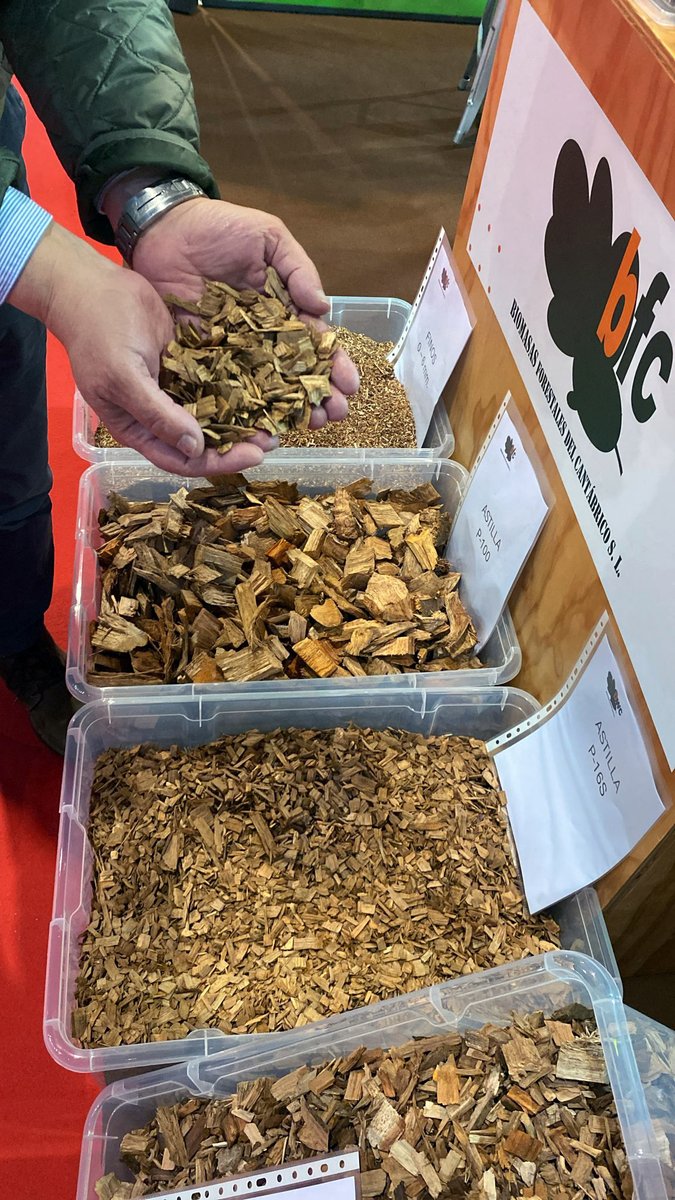 AVEBIOM's tweet photo. Nuestro asociado Biomasas Forestales del Cantábrico #BIOFORCA presentó su #astilla forestal para usos energéticos certificada #BIOmasud ES006 y
ES303 en #Enerxetika
También fabrica astilla para usos industriales con sostenibilidad certificada por #SURE
https://t.co/Wxwy7YFSfM https://t.co/xJaHJDfSrl
