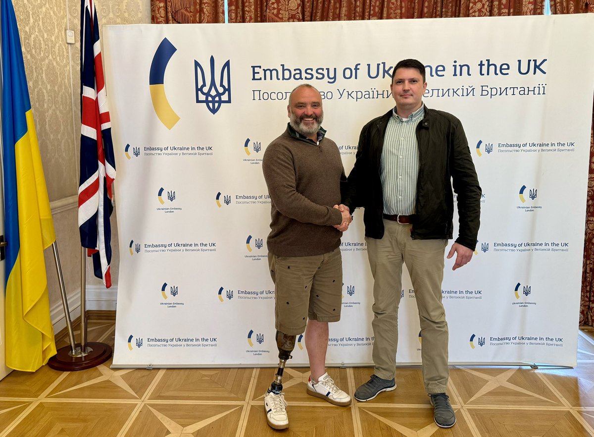 Me and @d_rezvoy after meeting with the Defence Attache in the Embassy of Ukraine

Planning for this December when a joint team of Ukrainian and British wounded/injured servicemen take on a trans-Atlantic row

 For more info and to donate leespencer.co.uk/row4ukraine/
#Row4Ukraine