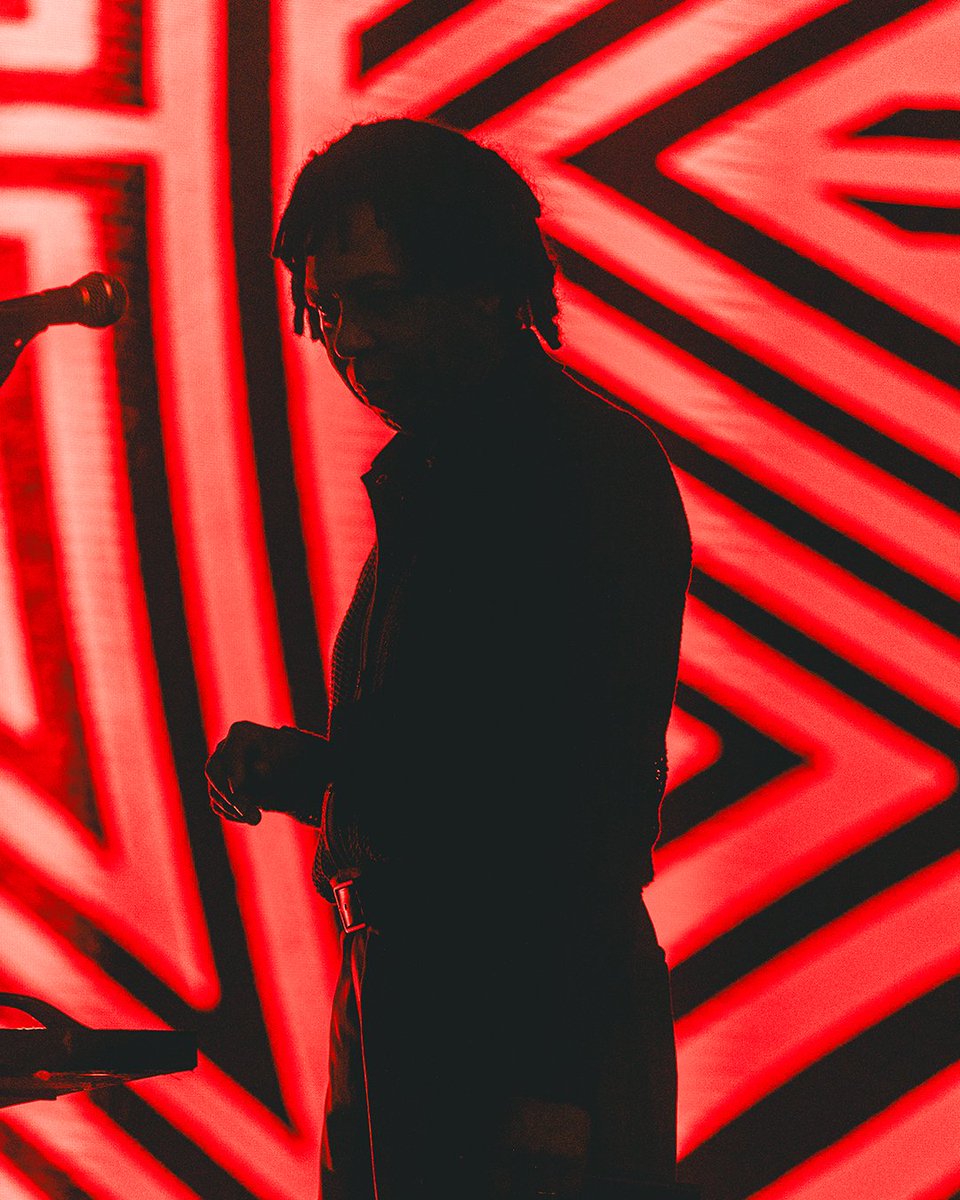 diegopadilha's tweet image. Tive diante de uma lenda viva anteontem.

 #djavan #Queremos