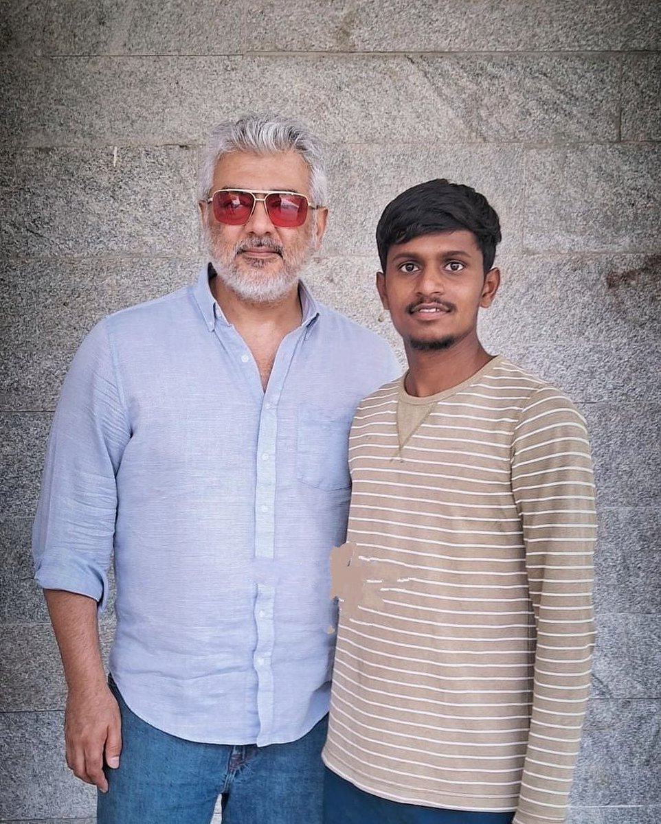 EXCLUSIVE 💫🥳 Latest Click Of Handsome THALA Ajith Sir With Fan ❤️❤️ #VidaaMuyarchi #GoodBadUgly | #AjithKumar