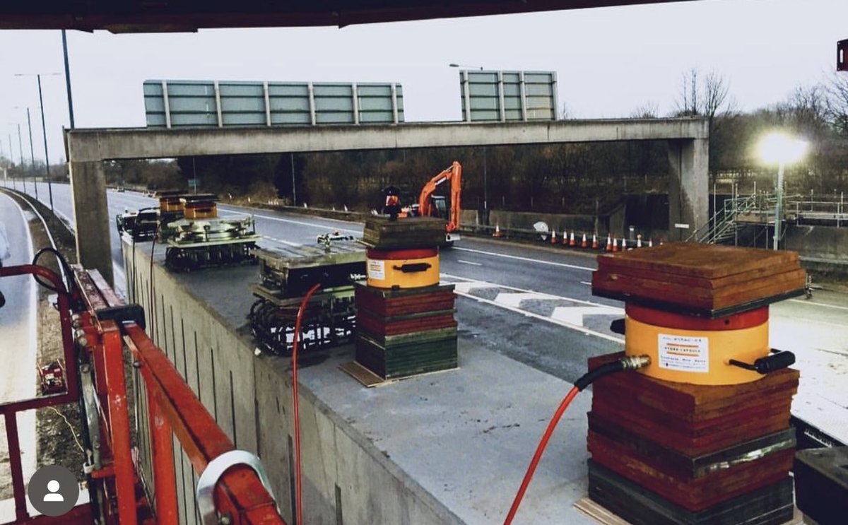 HydraCapsule's tweet photo. Synchronised bridge jacking using 200-400 tonnes per/jack across 3 supports #heavylifting #propping #hydraulic #jacking #bridges https://t.co/bK4hQMQ6ie