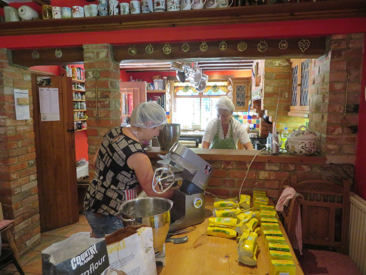 Tracy and Monika baking at Burley Rails Cottage kitchen back in the day! 🍪👩‍🍳💚#traditionalshortbread #backintheday #throwback #newforestshortbreadflavours #newforestshortbread #awardwinning #newforest #waybackwhen #bakedinthenewforest #smallbiz #artisanmade  #newforest