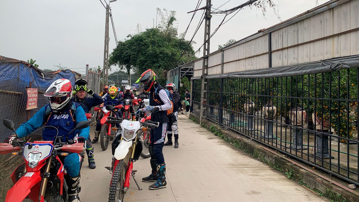 Unlike road-only motorcycles, off-road dirt biking allows them to make their own rules. 🙏

🖥️ motorbikevietnam.com

#vietnam #xuhuong2024 #trending2024 #motorbike #motorcycle #tour #rental #honda #XR150L #CRF250L #CRF300L #dualenduro #motocross #offroadvietnam #vietnamoffroad