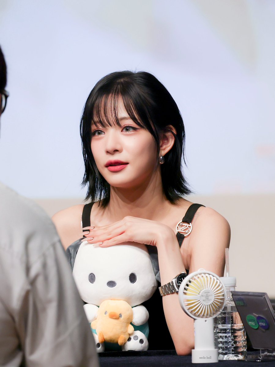 230702 위드뮤 팬사인회 이채영 2p

#프로미스나인 #이채영 #fromis_9 #LeeChaeyoung