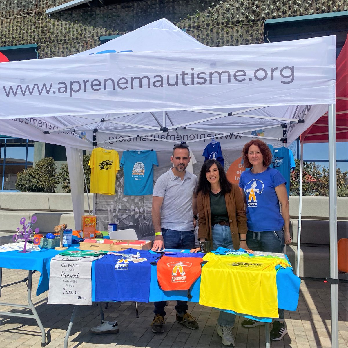 parctibidabo's tweet photo. Ahir el #Tibidabo es va convertir en escenari de la jornada #ConnectatAlAutisme amb @aprenemautisme. 💙

L'Associació és un moviment impulsat per famílies i persones amb autisme amb l’objectiu de defensar els seus drets.

#TibidaboÉsSolidaritat https://t.co/gPGKjV1nLA