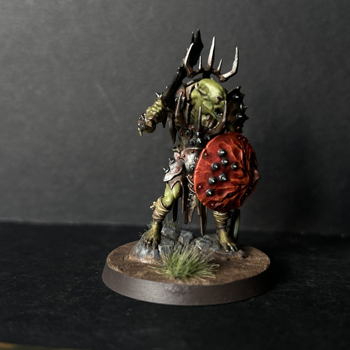 pmetcalfe81's tweet photo. Killaboss Zagnog. A nice, characterful model which was a nice palette cleanser while I await my Killteam:Nightmare box. #paintingwarhammer #warhammerageofsigmar #ageofsigmar #orruks #kruleboyz #killaboss #warhammercommunity @warhammer https://t.co/borkeBfxAP