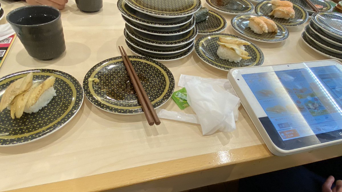 今日の夕食は、我が家の母親が
今日はお誕生日だったので
　家族みんなで久しぶりの外食して来ました。
上田市のはま寿司です。
　家族みんなは久しぶりだねー。