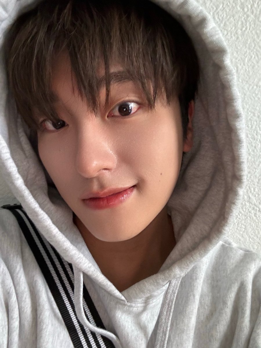 OmegaX_members's tweet photo. [#OX]

비 맞지마🥲😘

#OMEGA_X #오메가엑스 
#세빈 #SEBIN https://t.co/MpRO1oaT1L