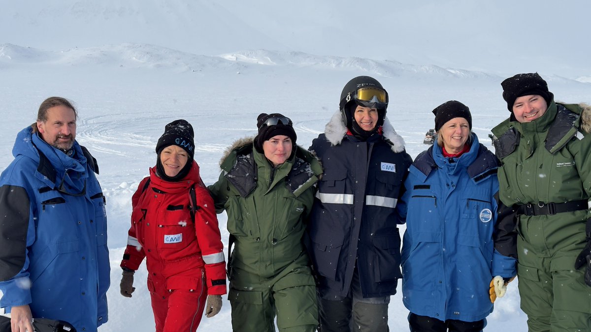Flere europeiske kunnskapstopper er nå i Ny-Ålesund forskningsstasjon. Muligheten for forsterket internasjonalt samarbeid i Kongsfjord-området står på programmet. npolar.no/nyhet/europeis… @_IPEV @AWI_Media @Kunnskapsdep #NyÅlesundResearchStation #Svalbard