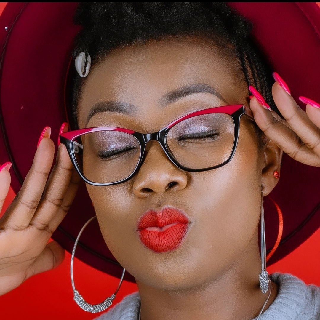 Unajua part 2 ya mazungumzo yangu na Dj Euphorique yako kwenye YouTube? Oh, hukujua 🤔? Naomba radhi, ndio hii link: youtu.be/1HEWxgkuzbU?si… Watch, like, subscribe and share. 😘😘 #IpoSiku #TheMelodySinzoreShow