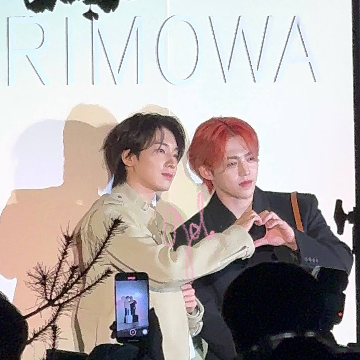 bbxvip_'s tweet photo. Haruto, Junkyu, Wonwoo and Scoups in one event. *cries happy tears* 🥹🩵

RIMOWA WITH HARUTO JUNKYU
#HARUKYU_X_RIMOWA
#TREASURE #트레���
@treasuremembers

SCOUPS AND WONWOO AT RIMOWA
#에스쿱스원우와_함께하는_리모와
#SCOUPSxRIMOWA
#WONWOOxRIMOWA
@pledis_17 @RIMOWA https://t.co/xiECww6Huj