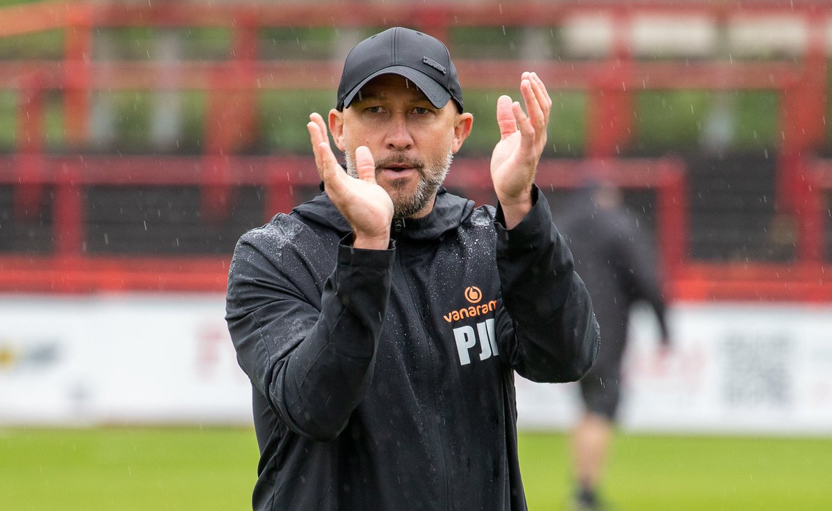 altrinchamfc's tweet photo. Should've just asked us for a pic, @DailyMirror 🤦🤣

@altymoore1 has got loads of them 📸⤵️ https://t.co/xdgxHoem0P