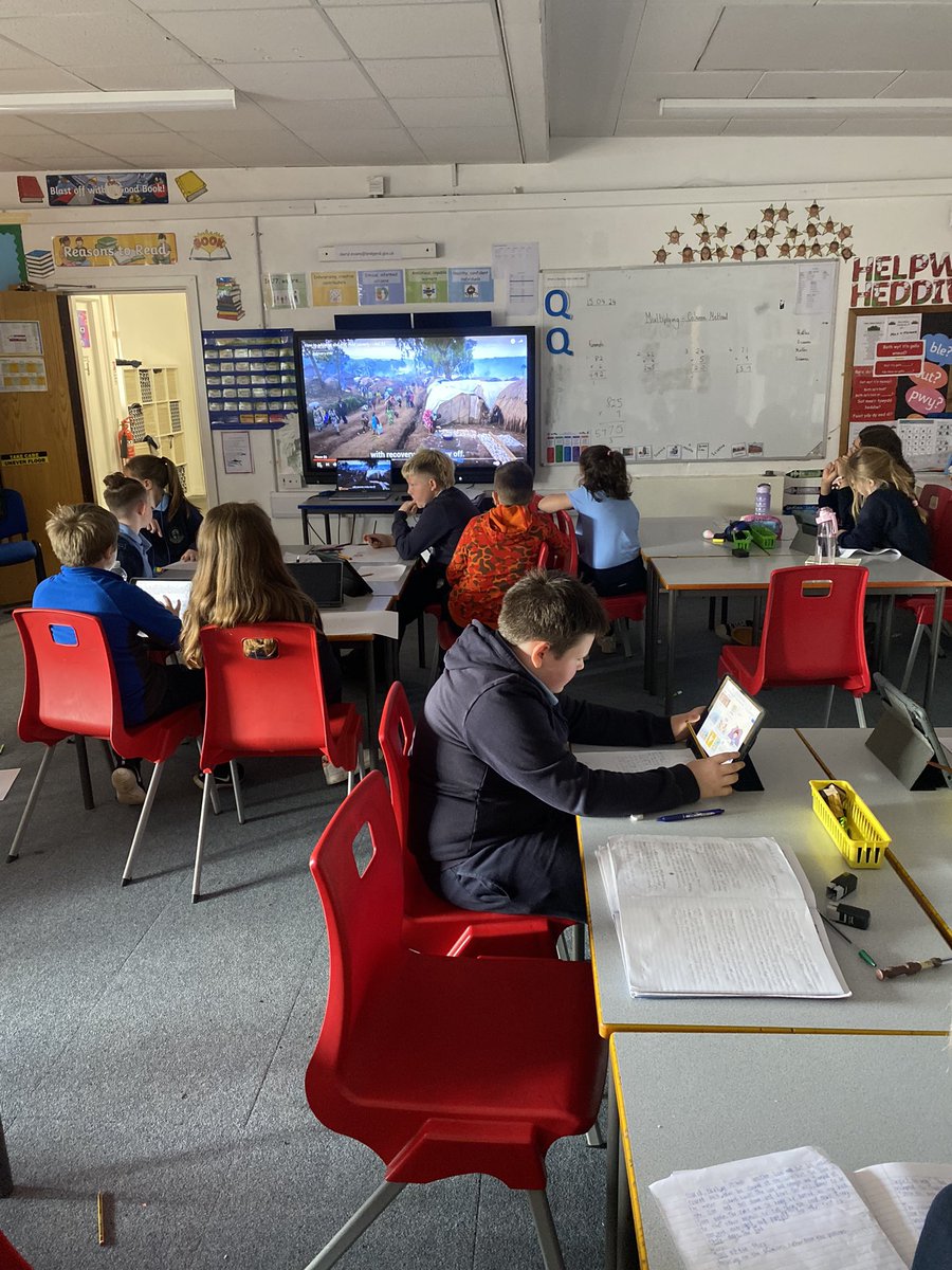 MrsJonesJ7's tweet photo. Comparing Poverty in India and Bridgend #healthandwellbeingaole #childrensrights #unfairworld #howcanwehelp 🌍 https://t.co/jiCcbY5ufI