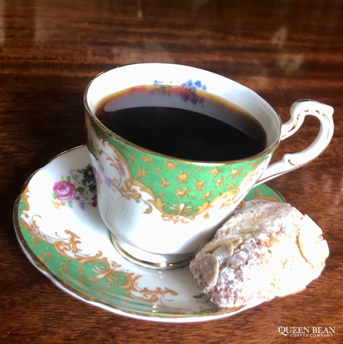 A cup of morning sunshine! Smooth, silky Biscotti #coffee. 20% off now! buff.ly/2zs3re3 #TheQueenBean #Monday #CoffeeLover