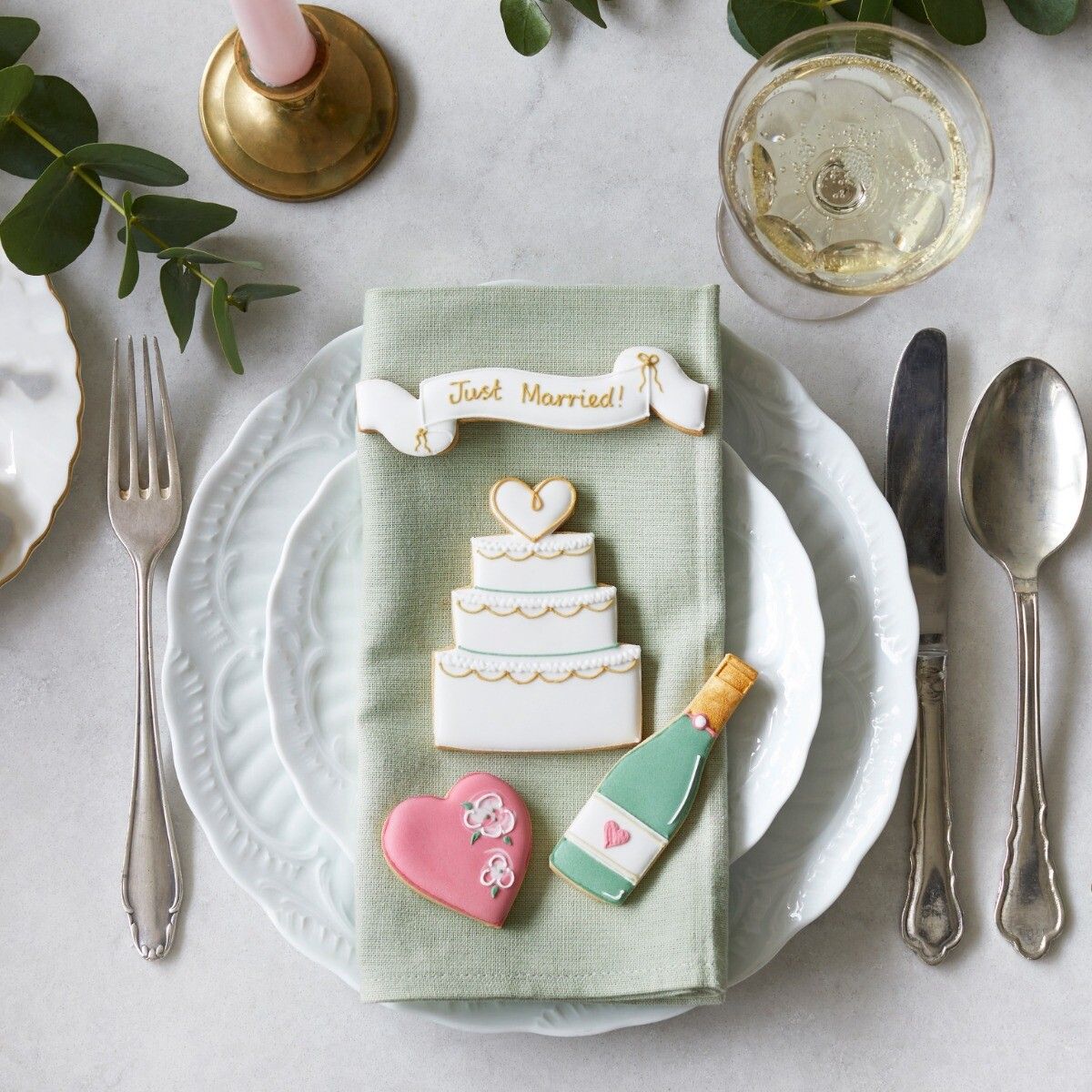 In the midst of wedding planning? Why not add biscuits to tables for a subtle but sweet detail 💒 Shop here: buff.ly/3dR7Ybu