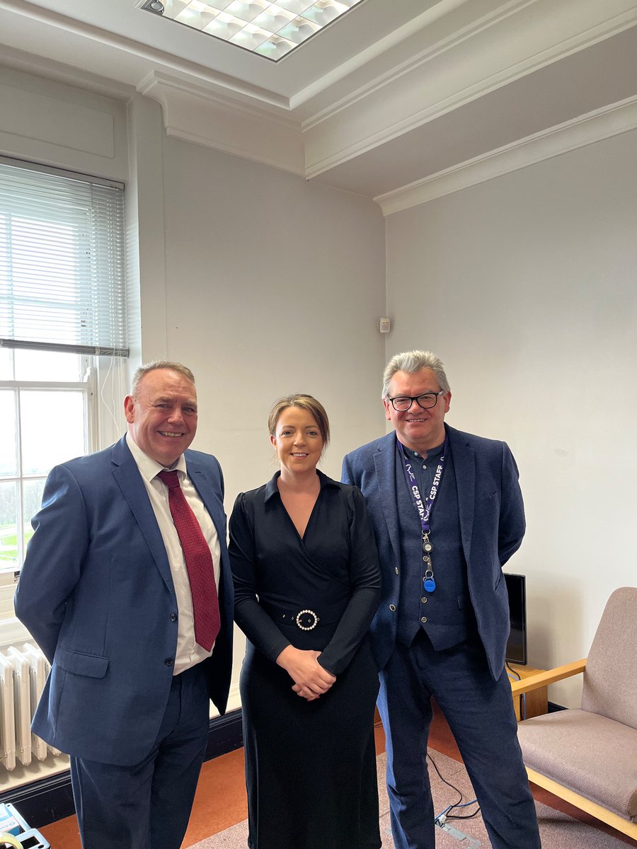 Thank you to Liz Kimmins MLA Chair of the @niahealthcommitte for meeting this morning. Very useful discussions on community rehabilitation,physio workforce and health service transformation. @LizK1988 @CSPNI1 @DavyNichol @thecsp @ahpfni @LindaDillon81 @OrlaithiF_MLA