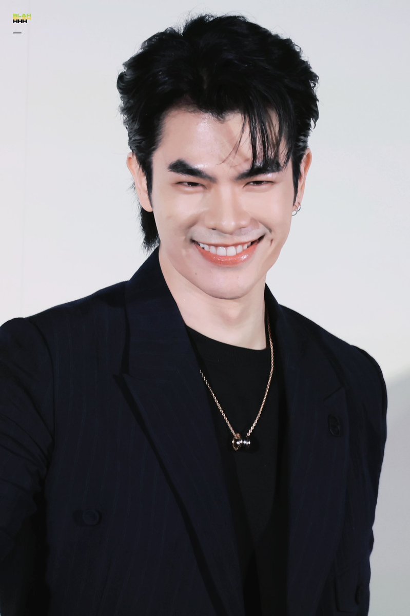 blahblah__k's tweet photo. 💚

#RIMOWAxMile
@milephakphum https://t.co/YoqdzdWz8a