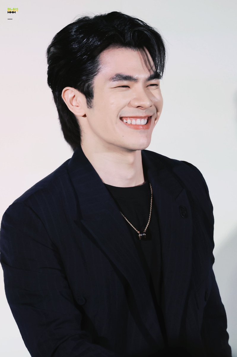 blahblah__k's tweet photo. 💚

#RIMOWAxMile
@milephakphum https://t.co/YoqdzdWz8a