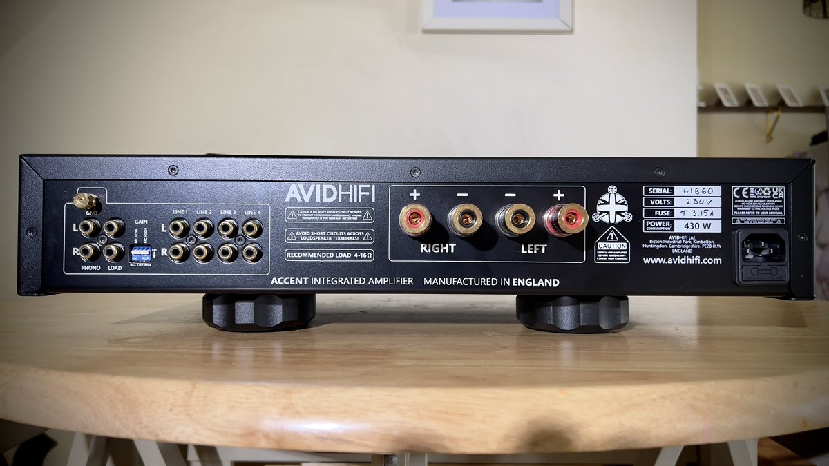 The AVID HiFi Accent Integrated Amplifier looks gorgeous in this black finish 🔥🇬🇧🔥 #thespeakershack #music4audiophiles #avidhifi #amplifier #audiophile #quality #audio #highendaudio #highend #music #hifinews #hifi