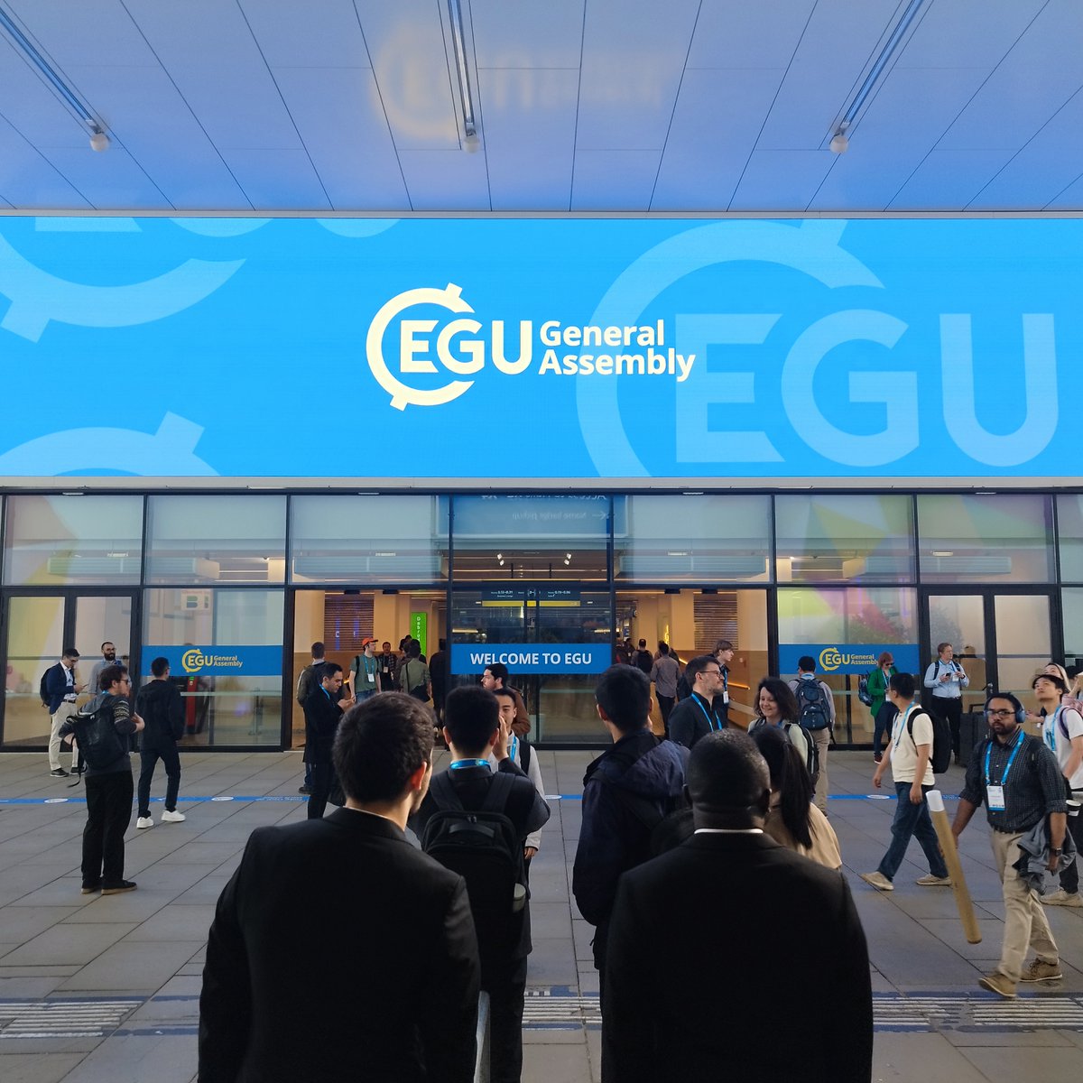 Am Wochenende hat die #EGU2024 der @EuroGeosciences begonnen. Morgen ist das BASE mit einer eigenen interdisziplinären Session zur Endlagerung vertreten: meetingorganizer.copernicus.org/EGU24/session/…