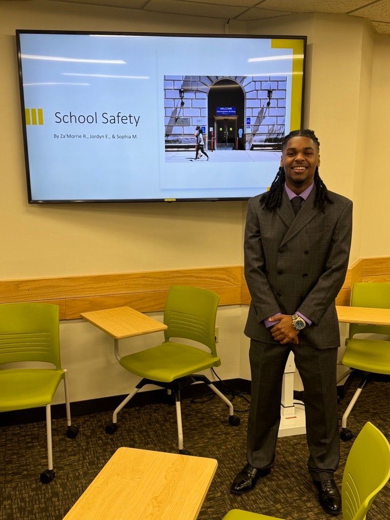 ✨ Check out this #HeywardHouse #programhighlight✨ ✨11th grade student, Zamorrie Reeves, presented about school safety in his #CraigsCloset suit donated from the #CameronHeywardFoundation! You go, Zamorrie!✨