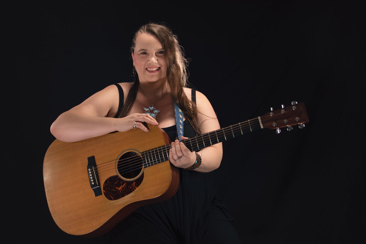 diellemusicuk's tweet photo. Hello lovely listeners old and new. I’m DiElle, a #singersongwriter from #Hampshire with a love of acoustic guitars and emotive songs. Give my most recent solo release a spin #MoreThanWords #RhythmOfTheNight, #originals #acoustic #pop https://t.co/McNSaWFIuT