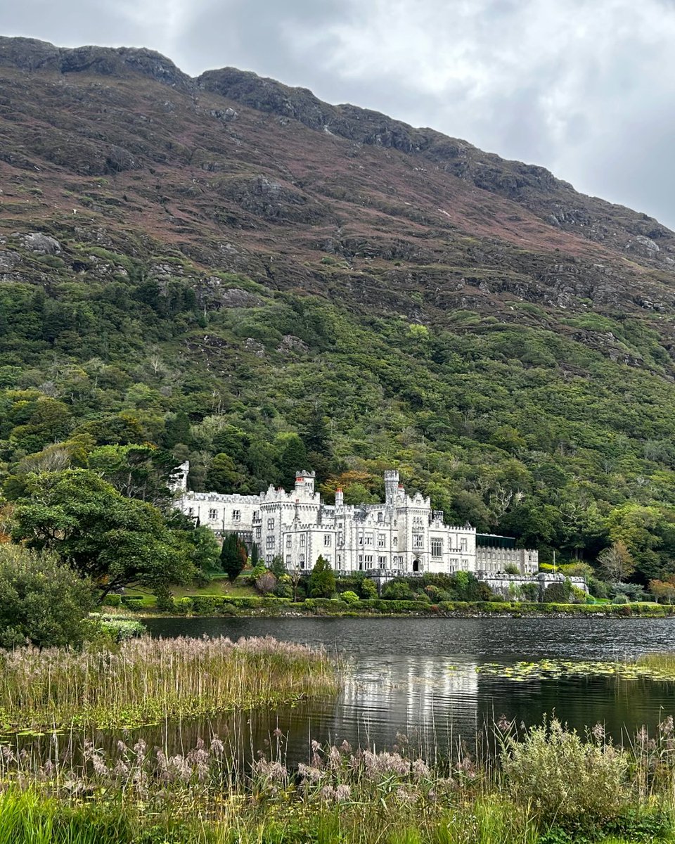 2) ✅ Kylemore Abbey, County Galway – A fairy tale wonder in the heart of wild Connemara.